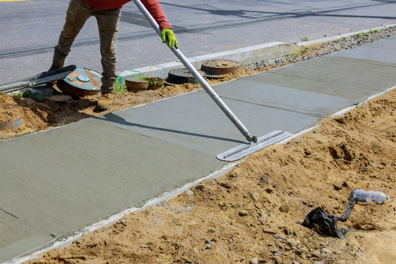 Concrete sidewalk building in Corona, CA